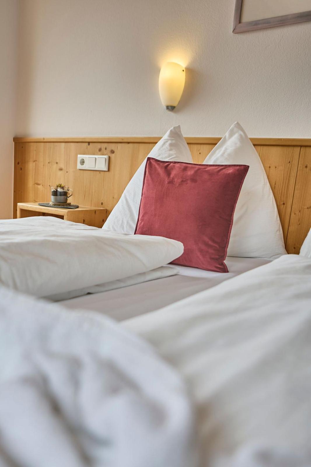 Platzhirsch - - Self Check-in Gasthof Piesendorf