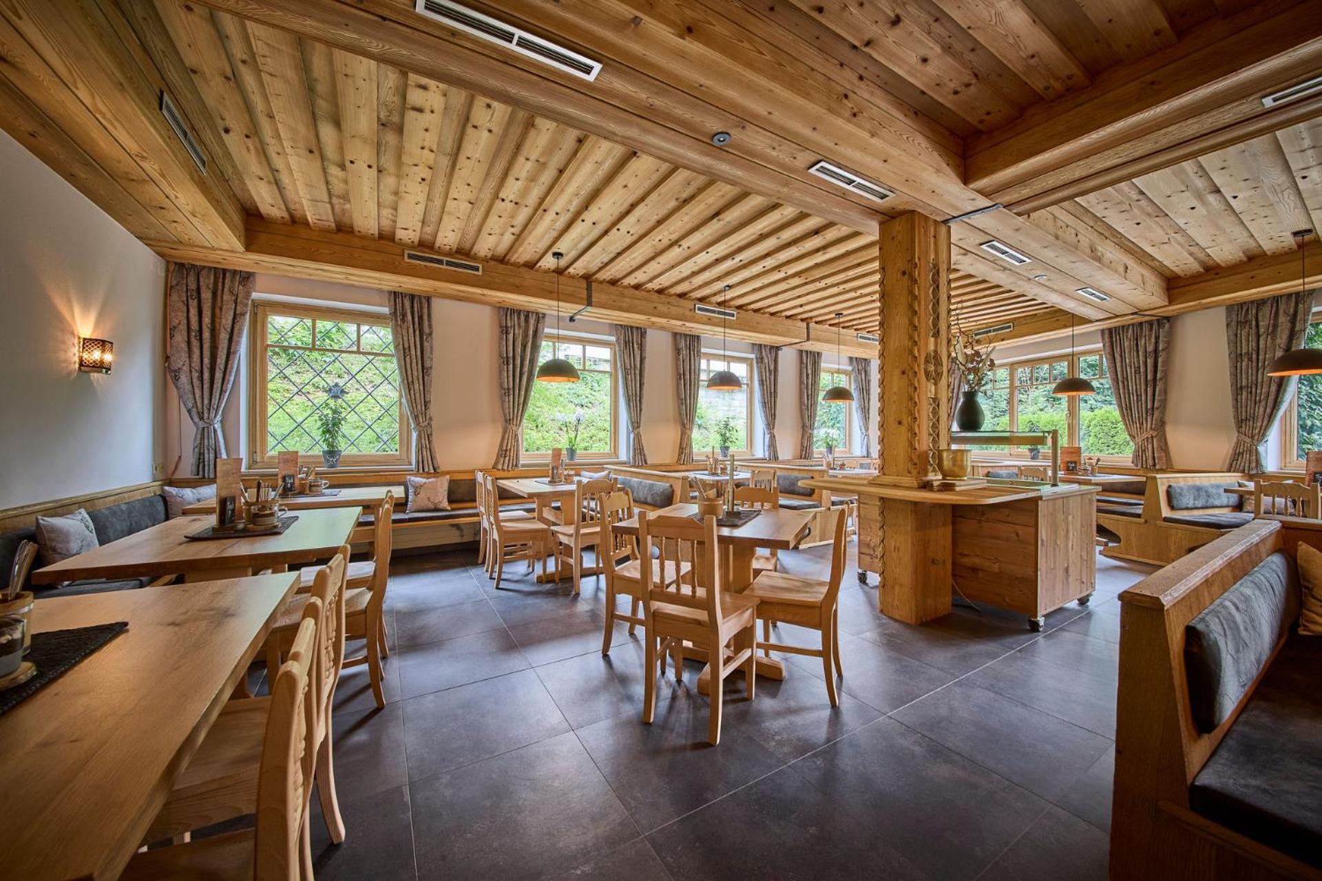 Platzhirsch - - Self Check-in Gasthof