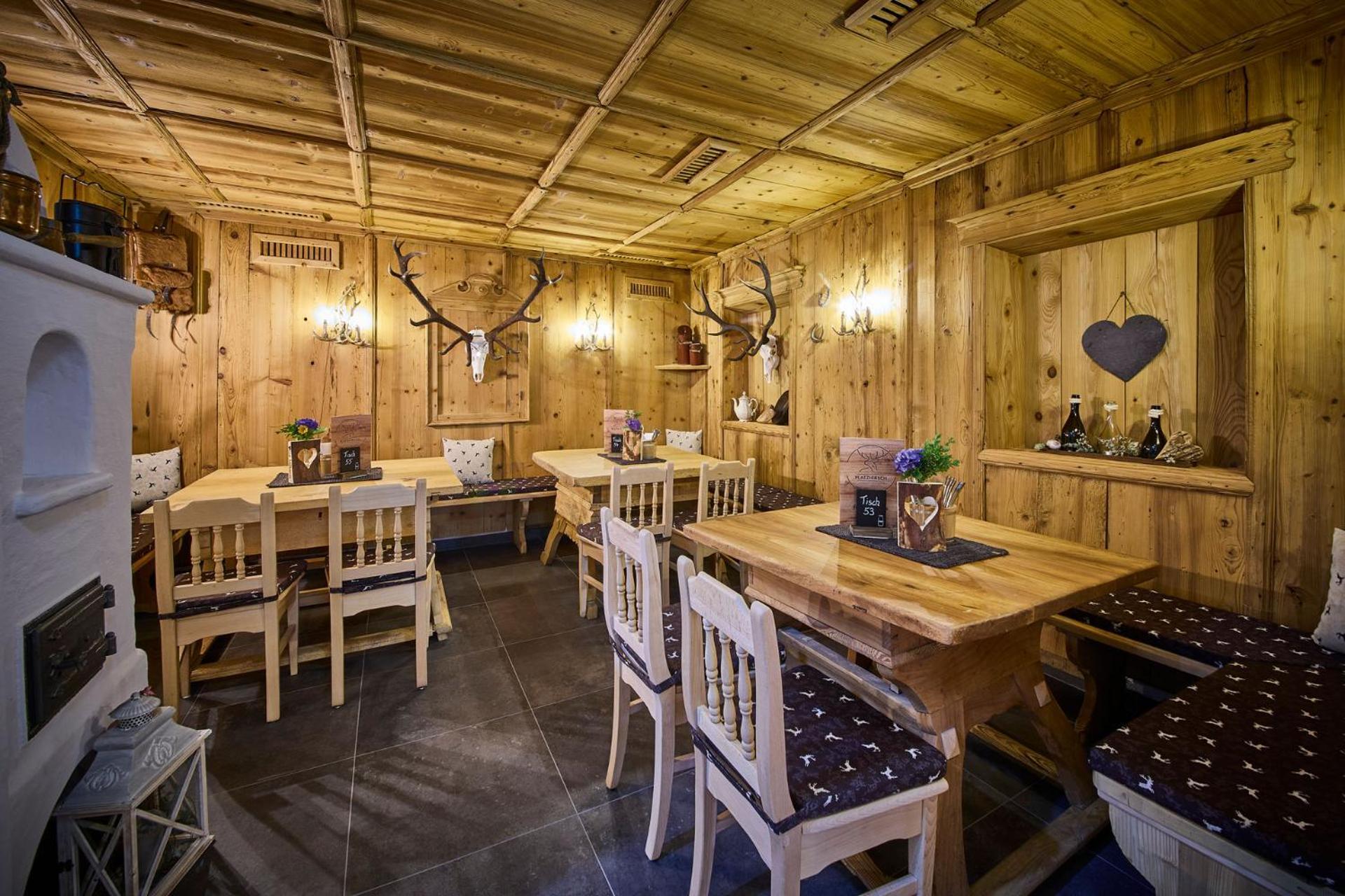 Platzhirsch - - Self Check-in Gasthof