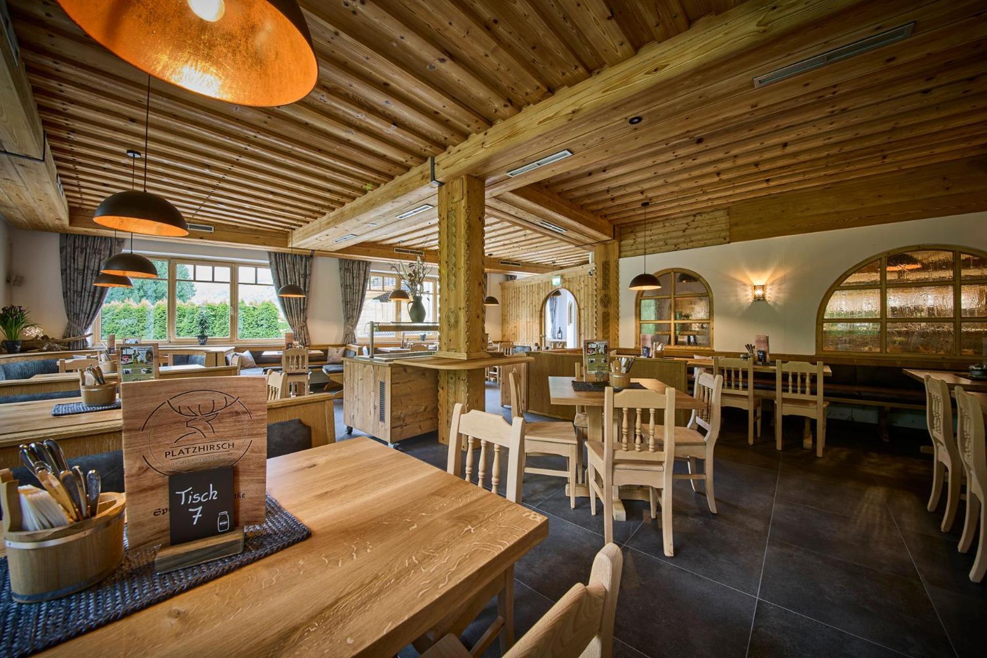 Gasthof Platzhirsch - - Self Check-in Piesendorf